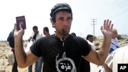 ນັກເຄື່ອນໄຫວ ຊາວອີຕາລີ ນາຍ Vittorio Arrigoni ທີ່ເຈົ້າໜ້າທີ່ພົບສົບ ໃນເຂດກາຊາ.