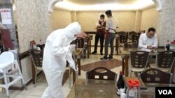 Diyarbakır'da restoranlar aldıkları yeni önlemlerle birlikte açıldı.