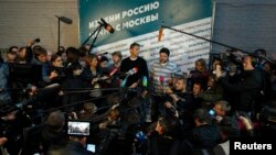 Алексей Навальный (в центре). Москва. 8 сентября 2013 г.