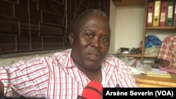 Augustin Benazo, analyste économique, appelle à des mesures plus concrètes pour surmonter la crise à Brazzaville, Congo, 14 août 2018. (VOA/Arsène Severin)