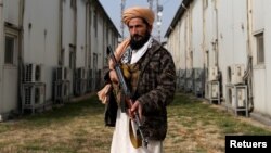 یکی از شبه‌نظامیان طالبان. آرشیو