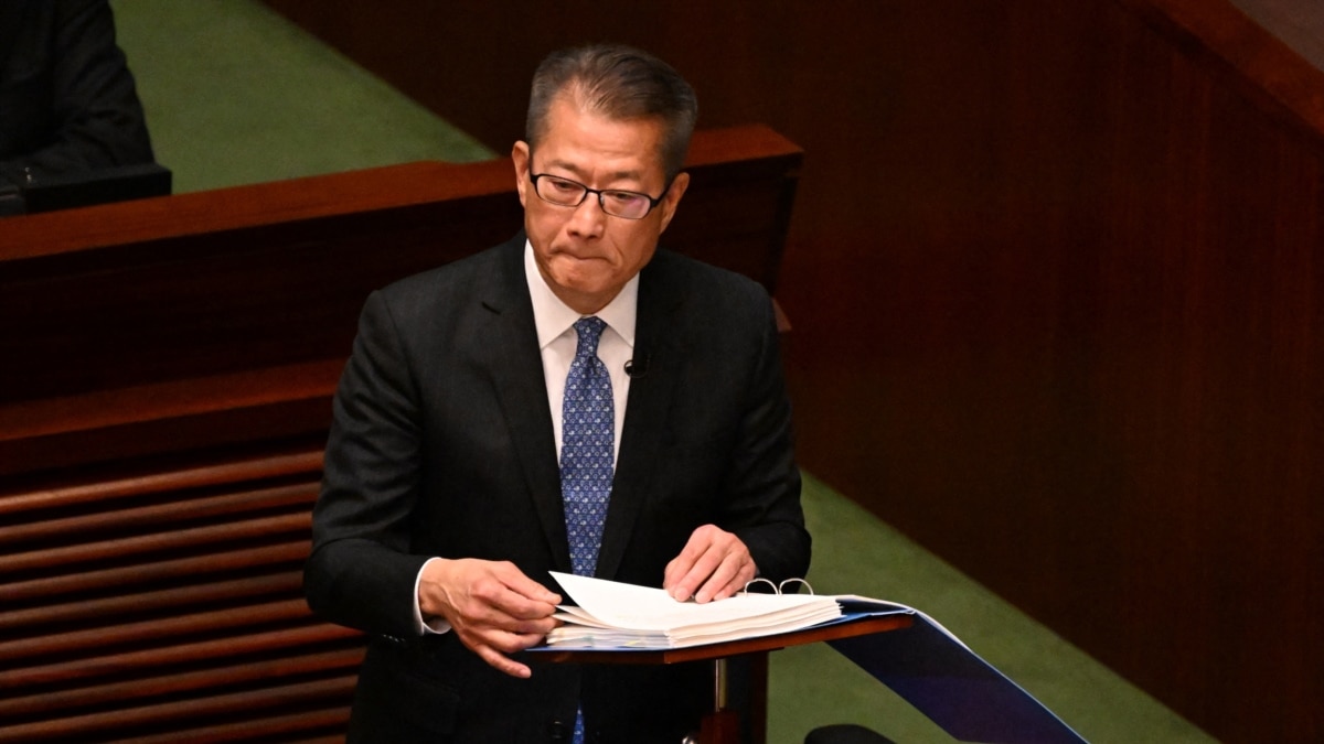 香港将裁1万个公务员职位 并推动人工智能以扭转赤字