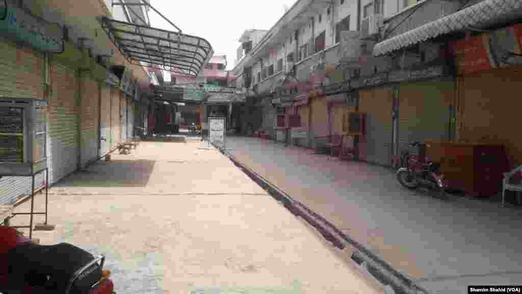 تاجروں کا یہ بھی مطالبہ ہے کہ پرچون فروشوں (ریٹیلرز) پر فکسڈ ٹیکس کا قانون لاگو کیا جائے۔