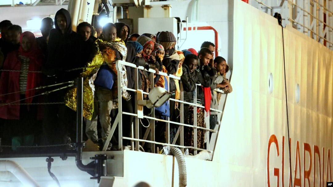 Italiyaning Sitsiliya oroliga yetib kelgan afrikalik muhojirlar, 14-aprel, 2015