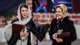 سی و پنجمین جشنواره فیلم فجر در ایران با اهدای جوایر به پایان رسید. مریلا زارعی و لیلا حاتمی با هم برنده بهترین نقش زن شدند.<br />
عکس: حامد ملکپور