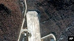 Ảnh 28 tháng 3, 2012 do vệ tinh chụp cơ sở phóng phi đạn Tongchang-ri ở bờ biển phía tây của Bắc Triều Tiên 