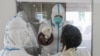 ကိုဗစ်ရောဂါရှိ၊ မရှိစစ်ဆေးပေးနေတဲ့ ကျန်းမာရေးဝန်ထမ်းတဦးကို ရန်ကုန်မြို့ လှိုင်တက္ကသိုလ် ရှိ Quarantine စင်တာတခုမှာ တွေ့ရ။ (ဇူလိုင် ၁၆၊ ၂၀၂၀)