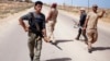 Tentara Libya berpatroli di Sirte, mencari posisi militan ISIS.
