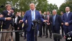 美国总统唐纳德·特朗普在华盛顿白宫会见人工智能公司高管后向记者讲话。(2026年9月29日)