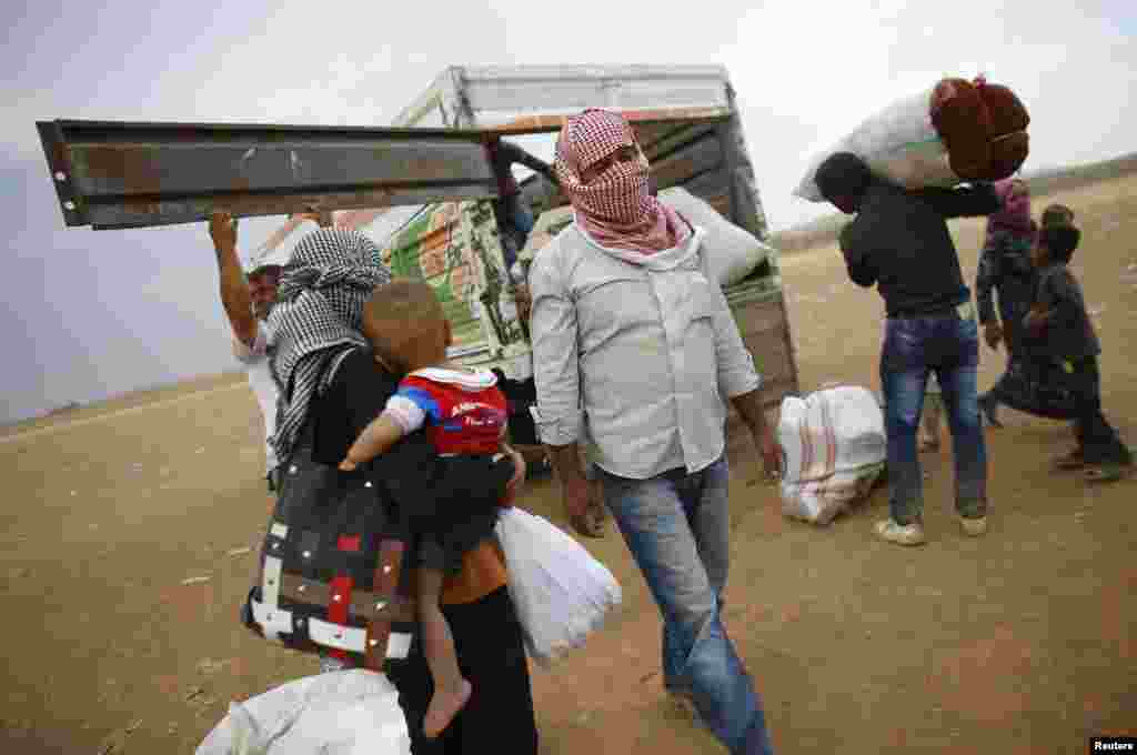 حالیہ نقل مکانی شام میں تین سال سے جاری خانہ جنگی کے دوران ہونے والا سب سے تیز انخلا بتایا جاتا ہے۔ 