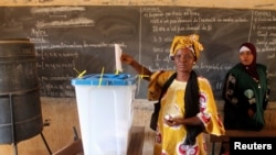 A woman votes during local elections in Bamako, Mali, Nov. 20, 2016.