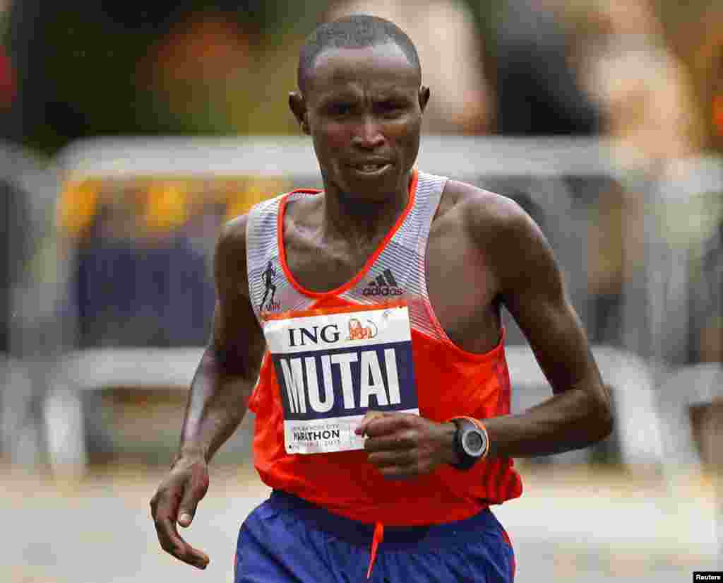 Geoffrey Mutai of Kenya runs in the New York City Marathon in New York, Nov. 3, 2013. Defending champion Mutai and Priscah Jeptoo won the men's and women's races at the New York City Marathon on Sunday for a Kenyan sweep.