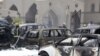 ماموران آتش نشانی در حال خاموش کردن خودروهای آتش گرفته پس از انفجار انتحاری در پارکینگ مسجد امام حسین در دمام - ۸ خرداد ۱۳۹