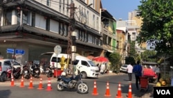 The Cambodian Health Ministry medical team provide COVID-19 testing at a blocked neighborhood in Phnom Penh, Cambodia, on Feb. 21, 2021. (Sun Narin/VOA Khmer) 