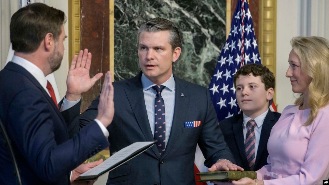 ABD yeni Savunma Bakanı Pete Hegseth, yemin ederek göreve başladı.