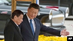 Tổng thống Philippines Rodrigo Duterte trong chuyến công du Trung Quốc.