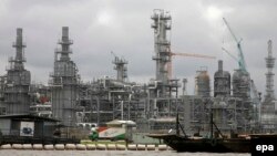 Une installation Chevron de pétrole sous construction à Escravos, 56 miles de Warri dans la riche région du delta du Niger de pétrole du Nigeria, 17 août 2010. epa/ GEORGE Esiri