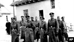 یه‌کێک له به‌ناوده‌نگ ترین نازییه‌کان-ی که‌ دادگاه‌ داوای ده‌کرد مردووه‌ به‌ر له‌وه‌ی دادگایی کردنی ده‌ست پێ بکات