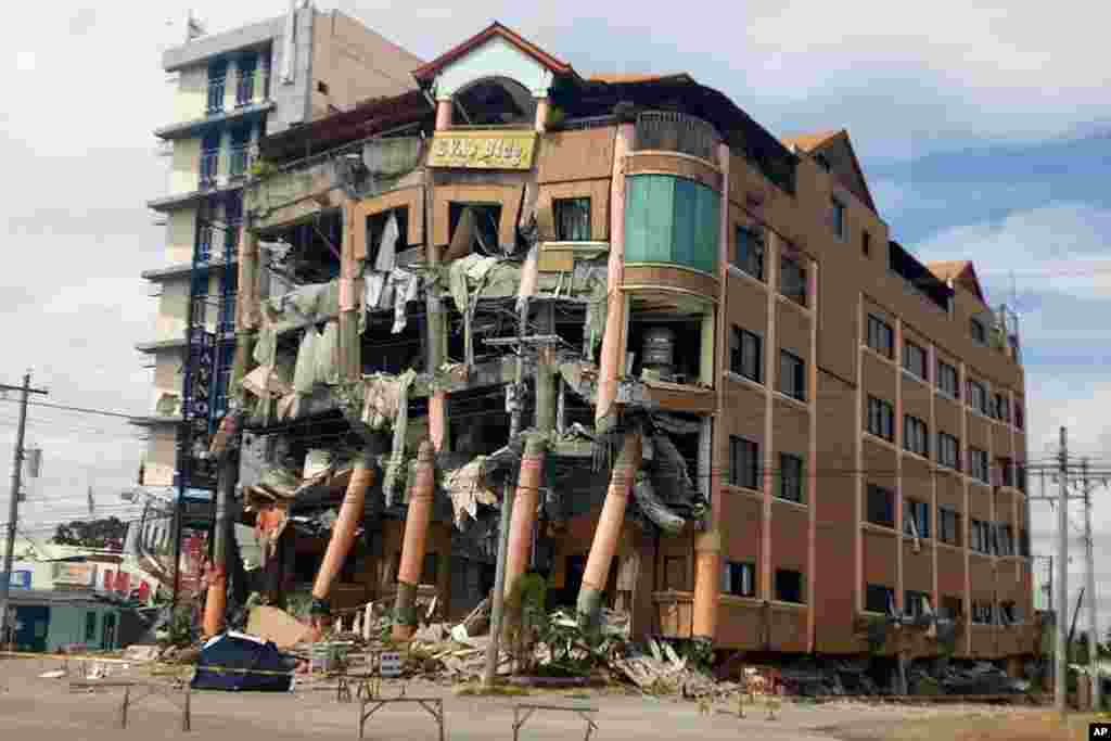 Eva&#39;s Hotel stands damaged after a strong earthquake in Kidapawan, north Cotabato province, Philippines.