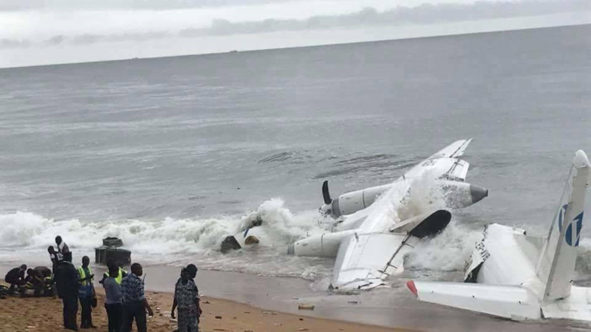 Авиакатастрофа море. Крушение «Sea Diamond». АН 26 В Африке. Самолет упал в море. Самолеты упавшие в море.