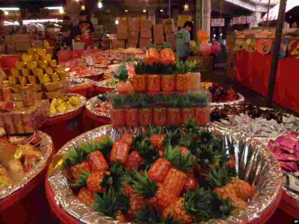 金砖糖来财，凤梨造型的糖果是要取凤梨的台语意思[旺来]