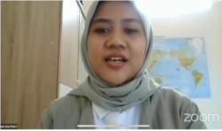 Relawan Lapor COVID-19, Diah Dwi Putri saat memaparkan laporan terkait pelanggaran saat pembelajaran tatap muka di masa PPKM, Minggu 1 Agustus 2021, dalam tangkapan layar. (Foto: VOA/Anugrah A)