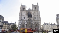 Katedrali ya Nantes yafashwe n'inkongi y'umuriro muri 2020.