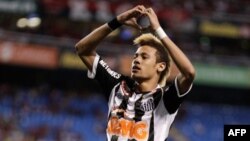 Penyerang tengah klub Santos Brazil, Neymar Da Silva memutuskan bergabung dengan klub Barcelona (foto: dok). 