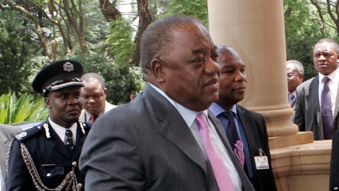 Zambia's President Rupiah Banda arrives at the Presidential Guest House for Extra-Ordinary Summit in Pretoria, South Africa, January 26, 2009. 