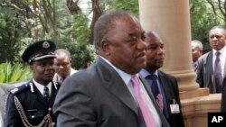 Zambia's President Rupiah Banda arrives at the Presidential Guest House for Extra-Ordinary Summit in Pretoria, South Africa, January 26, 2009. 