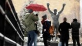 مجسمه راکی در شهر فیلادلفیا. راکی شخصیت اصلی در مجموعه فیلم های راکی است که مجسمه ای از آن در شهر فیلادلفیا قرار دارد.&nbsp;