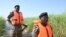 Des soldats camerounais patrouillent sur le lac Tchad.
