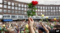 Norwegians rally in Oslo to show support for victims of attacks that killed 76 people, July 25, 2011