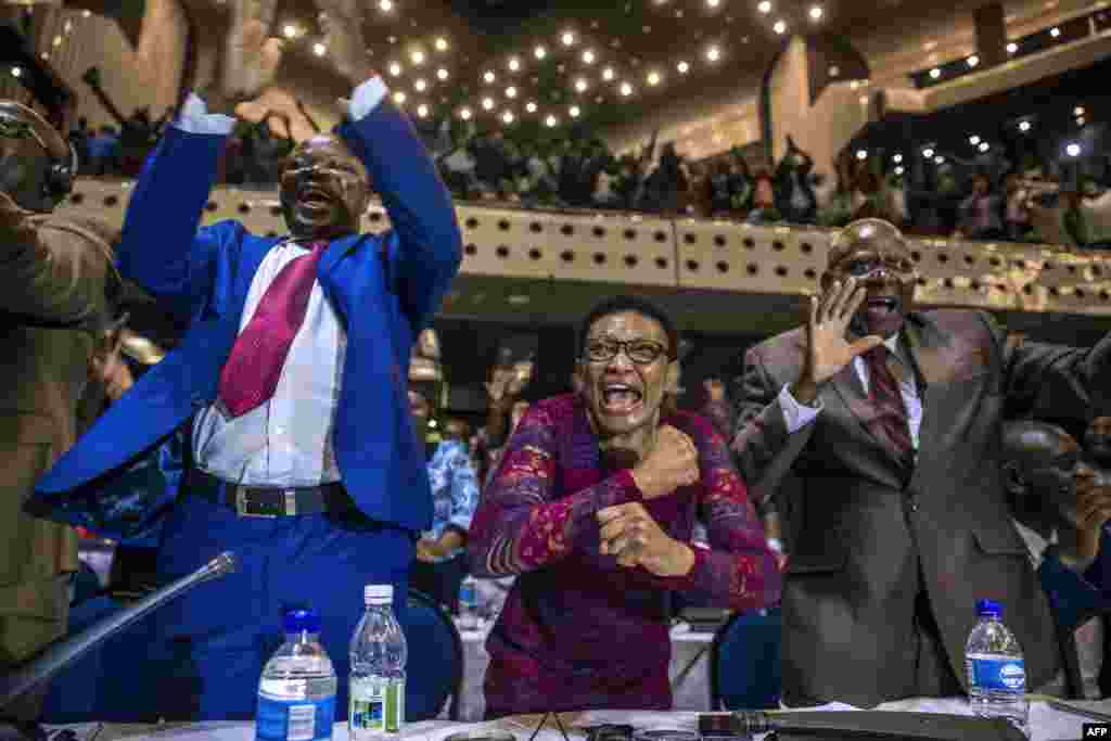 Zimbabwe&#39;s members of parliament celebrate after President Robert Mugabe&#39;s resignation in Harare.