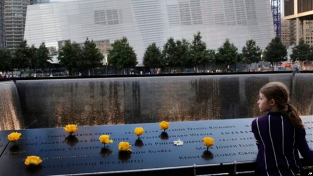 Charlotte Newman (8) mengunjungi Tugu dan Museum Peringatan 11 September 2001 di New York (8/9). 