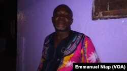 M. Etoundi, vendeur des vivres frais vers le Gabon, au marché du Mfoundi, à Yaoundé, Cameroun, 21 février 2017. (VOA/Emmanuel Ntap)