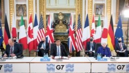 지난해 6월 영국 런던에서 열린 G7 재무장관회의 현장. 재닛 옐런(앞 오른쪽) 미 재무장관이 참석한 가운데 리시 수낙(가운데) 당시 영국 재무장관이 발언하고 있다. (자료사진)