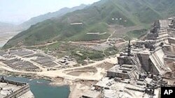 북한 용림군 장자강 유역의 희천 수력발전소 건설 현장.