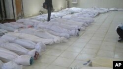 被敘利亞政府軍殺害的屍體5月26日停放在霍姆斯城附近