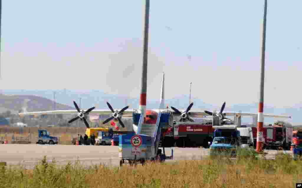 Chiếc m&aacute;y bay Armenia bị&nbsp; buộc phải hạ c&aacute;nh tại S&acirc;n bay Erzurum, ph&iacute;a đ&ocirc;ng Thổ Nhĩ Kỳ, ng&agrave;y 15/10/2012.