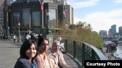 Dr. Tanzima Hashem w/ parents.