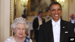President Barack Obama and Queen Elizabeth II pose for photographers prior to a dinner hosted by the queen, Tuesday, May 24, 2011, at Buckingham Palace in London.