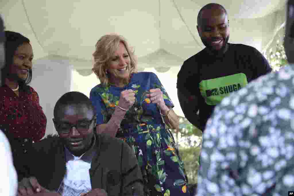 Mke wa rais wa Marekani Jill Biden ahudhuria kazi za kuwawezesha vijana zinazosimamiwa na shirika la Shujaaz mjini Nairobi.