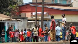 FILE - Demonstrators gather during clashes between security forces and demonstrators at an unauthorized anti-government protest in Conakry, April 20, 2015. 