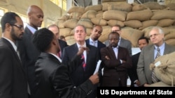 U.S. Trade Representative, Ambassador Michael Froman learns about new technologies for coffee "traceability" at Aleta Land Coffee during his visit to Ethiopia. (Courtesy USTR) 