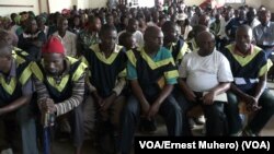 Les accusés lors du prononcé du verdict dans le procès de viol systématique à Kavumu, 13 décembre 2017. (VOA/Ernest Muhero).