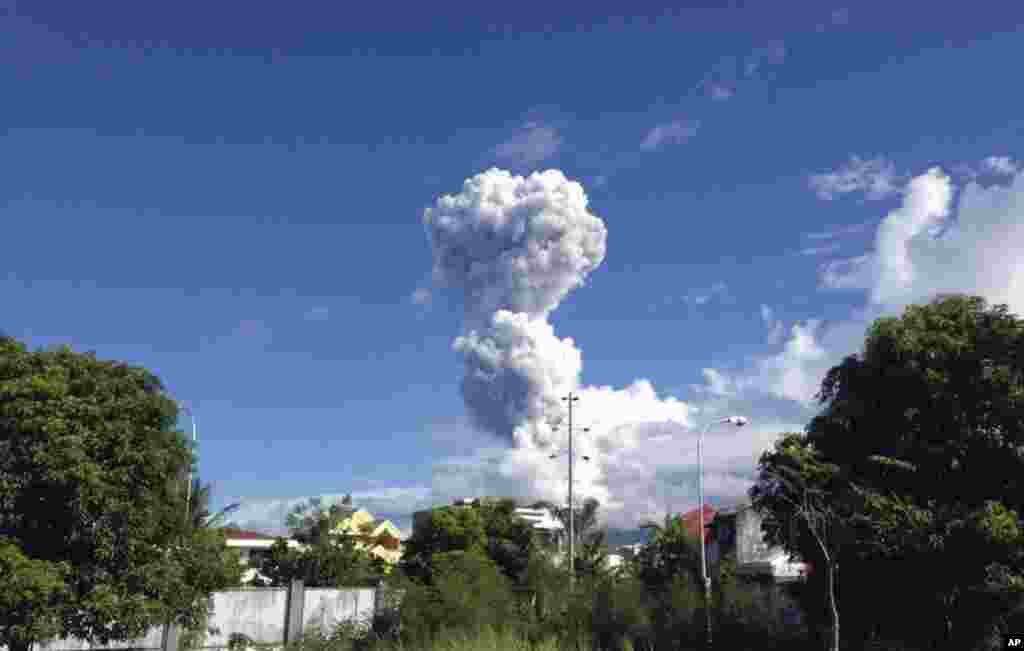 A cloud of volcanic ash shoots up to the sky as Mayon volcano, one of the Philippines&#39; most active volcanoes, erupts after daybreak, viewed from Legazpi City. 