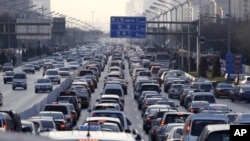 Vehicles are seen in a traffic jam during weekday rush hour in Beijing, 10 Jan 2011