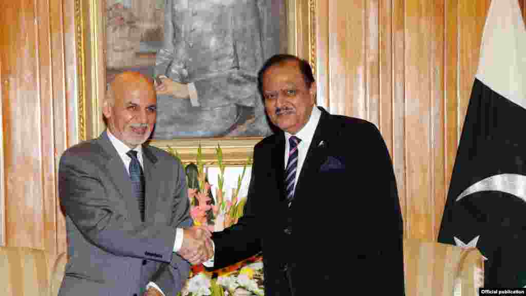 افغانستان کے صدر اشرف غنی نے پاکستانی صدر ممنون حسین سے بھی ملاقات کی۔