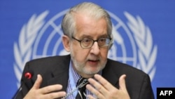 BM Suriye Soruşturma Komisyonu Başkanı Brezilyalı hukuk Profesörü Paulo Pinheiro dünkü basın toplantısında (30 Eylül 201)